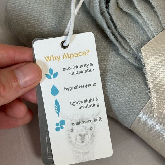 NWT Shupaca 100% Baby Alpaca Scarf in Light Gray - Picture 4 of 6